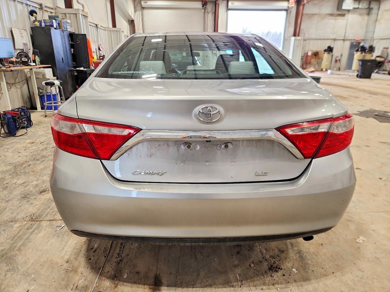 2017 TOYOTA CAMRY LE photo 6