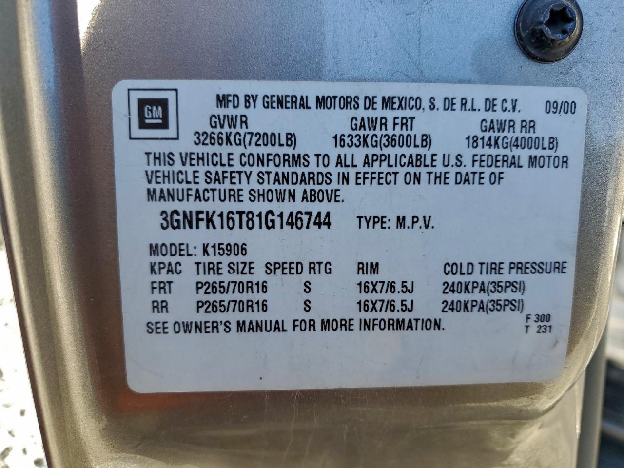 2001 CHEVROLET SUBURBAN K1500 photo 13