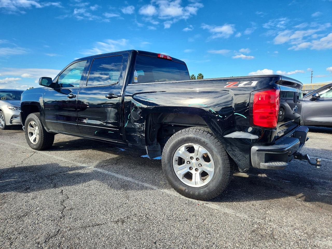 2018 CHEVROLET SILVERADO K1500 LT photo 2