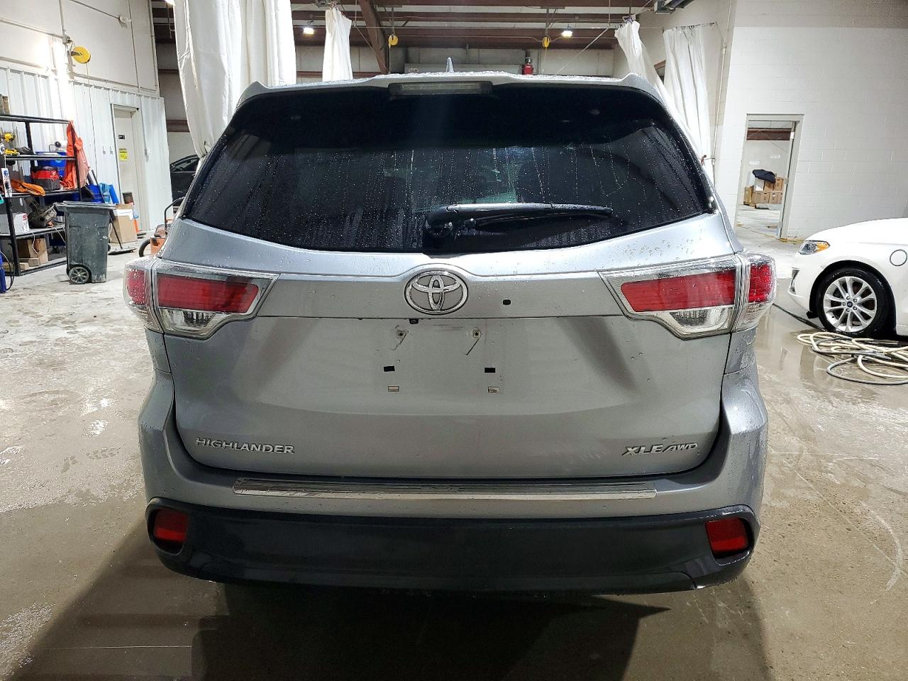 2016 TOYOTA HIGHLANDER XLE photo 11