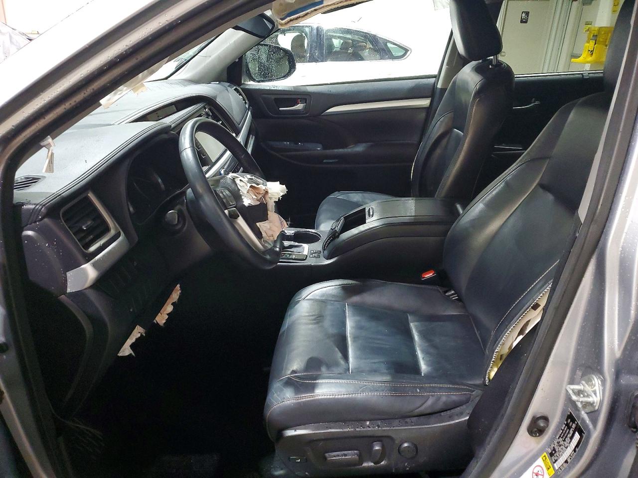 2016 TOYOTA HIGHLANDER XLE photo 13