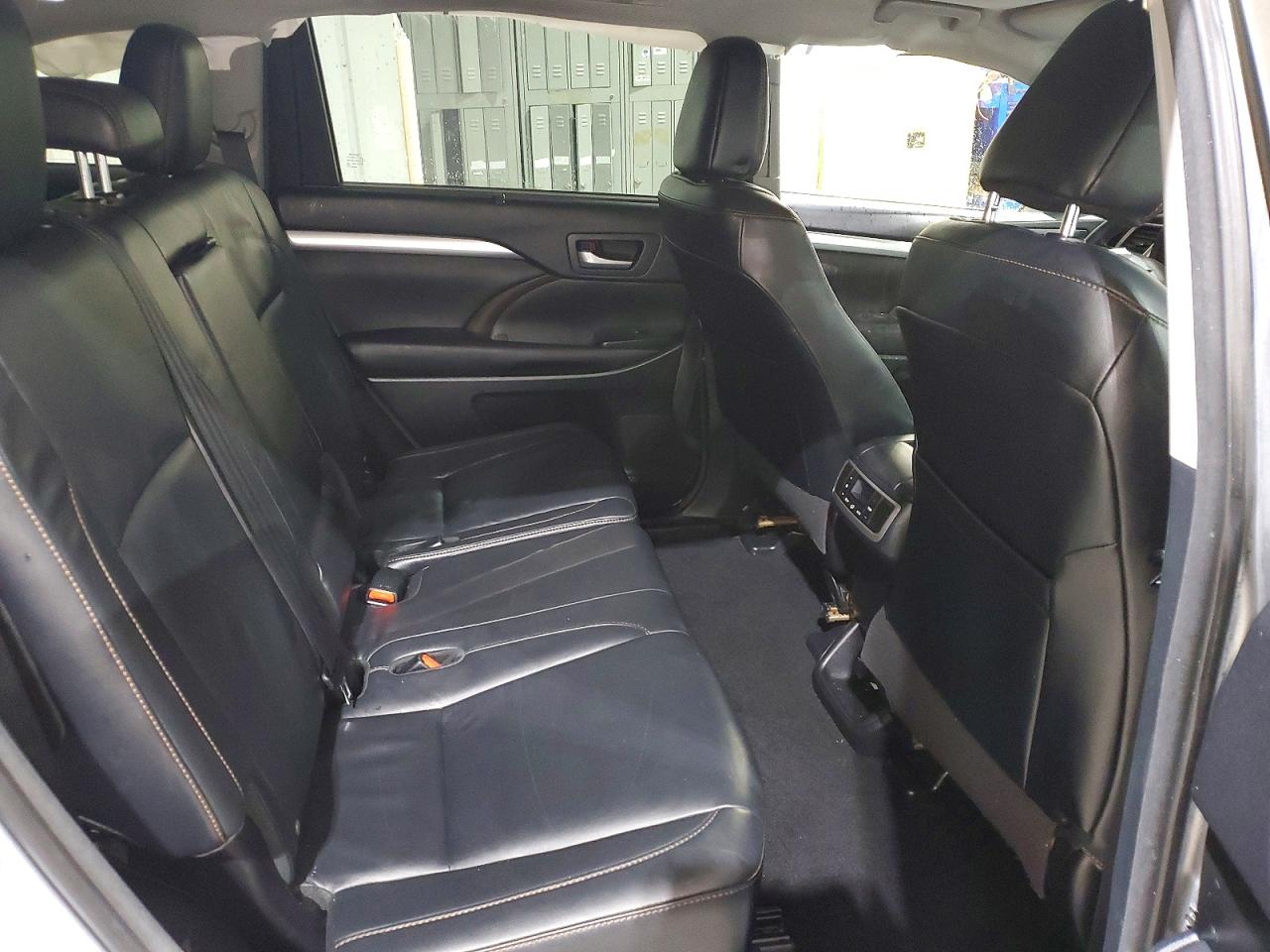 2016 TOYOTA HIGHLANDER XLE photo 21