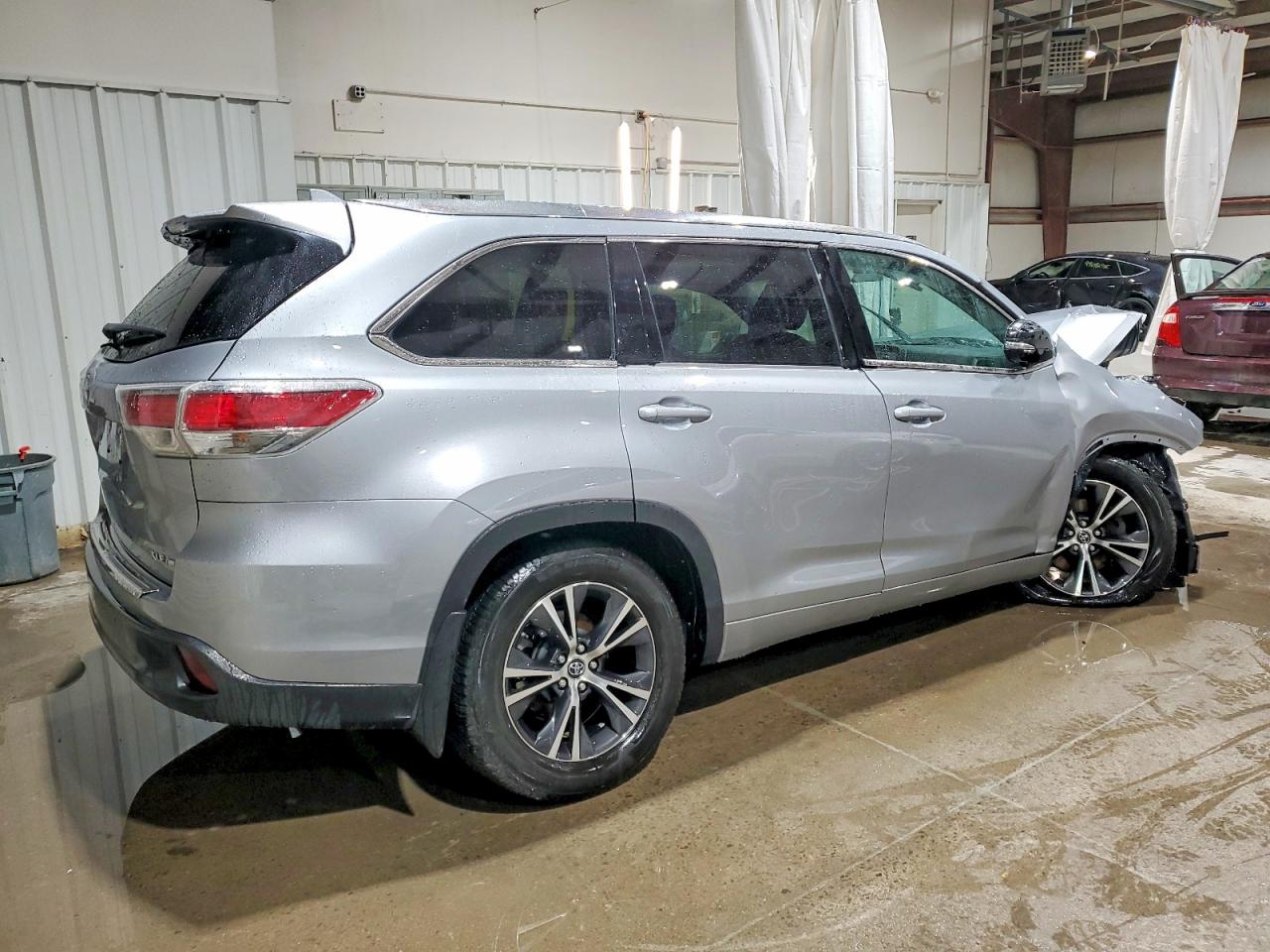 2016 TOYOTA HIGHLANDER XLE photo 5