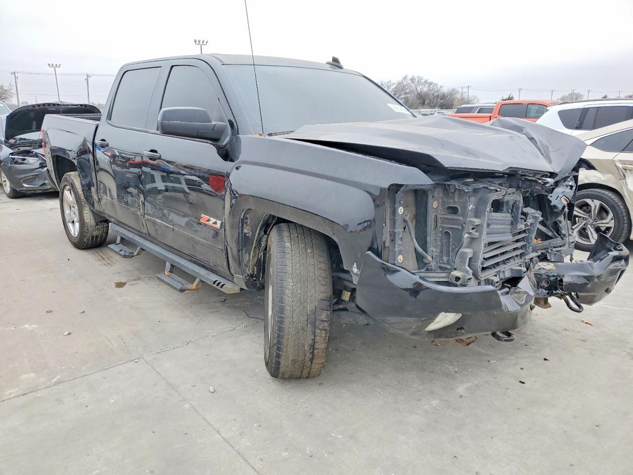 2017 CHEVROLET SILVERADO K1500 LT photo 4