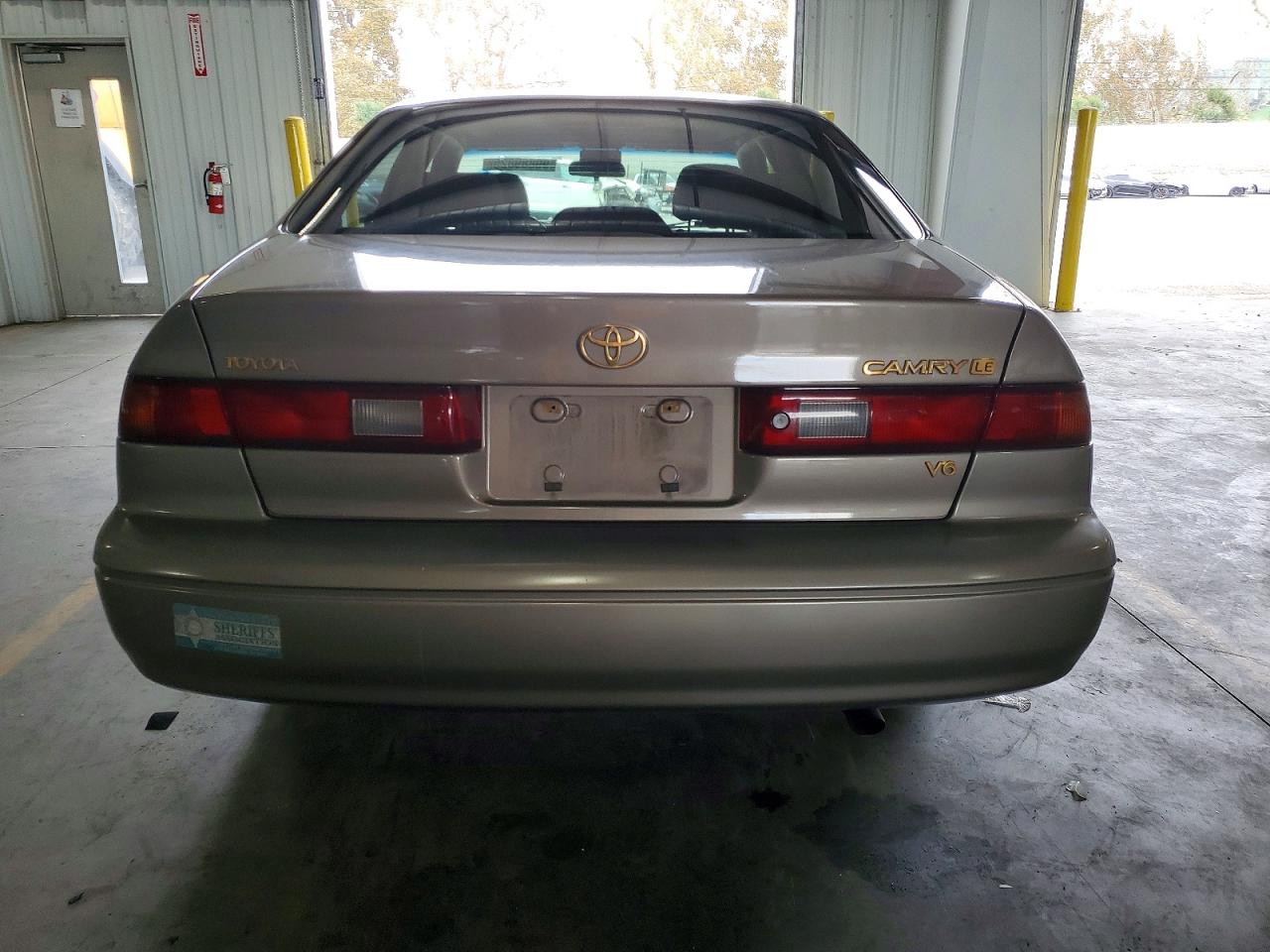 1999 TOYOTA CAMRY LE photo 6