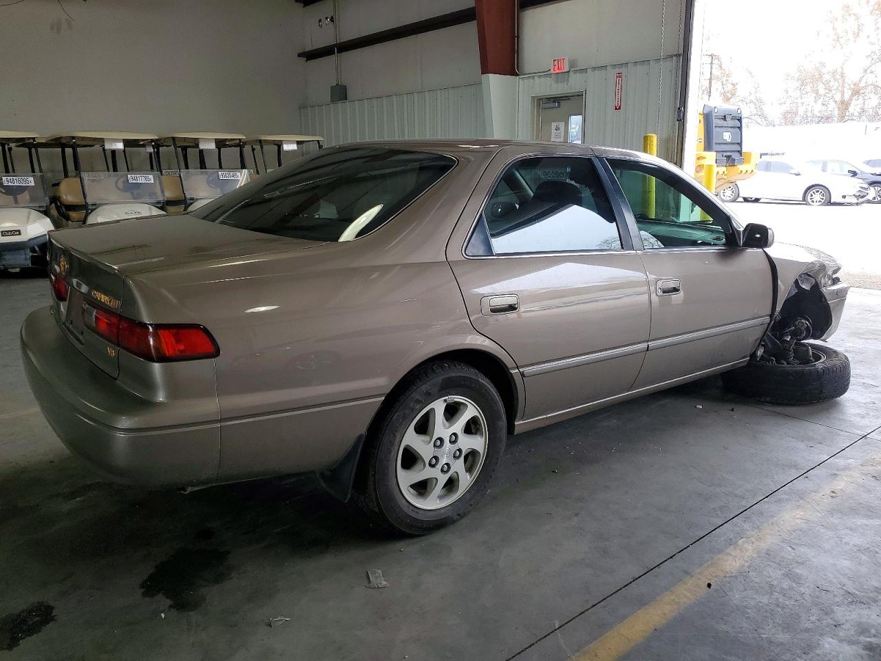 1999 TOYOTA CAMRY LE photo 3
