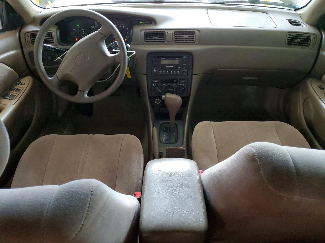 1999 TOYOTA CAMRY LE photo 8