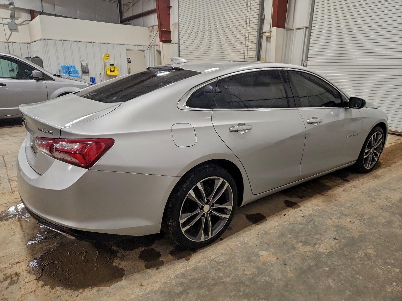 2020 CHEVROLET MALIBU PREMIER photo 3