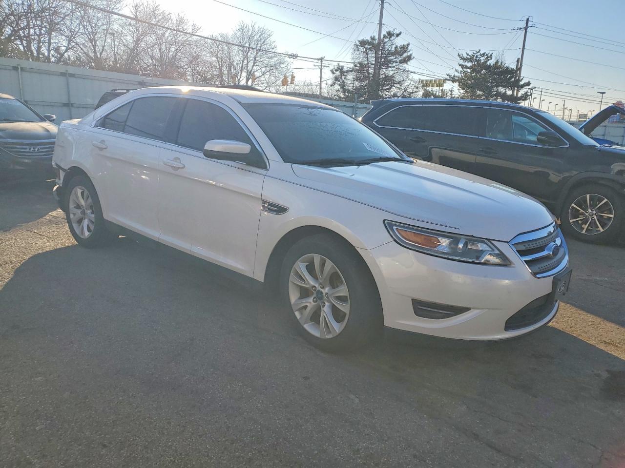 2012 FORD TAURUS SEL photo 4