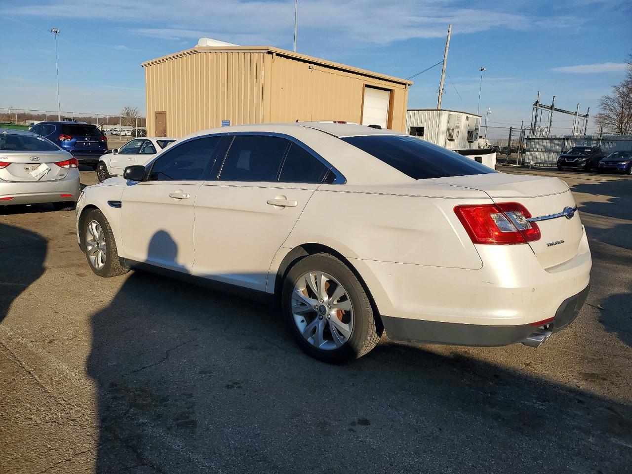 2012 FORD TAURUS SEL photo 2