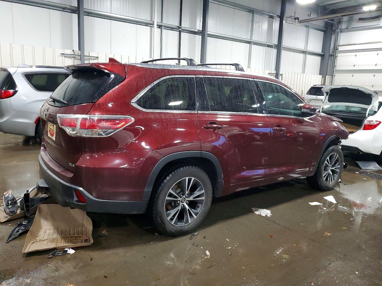 2016 TOYOTA HIGHLANDER XLE photo 5