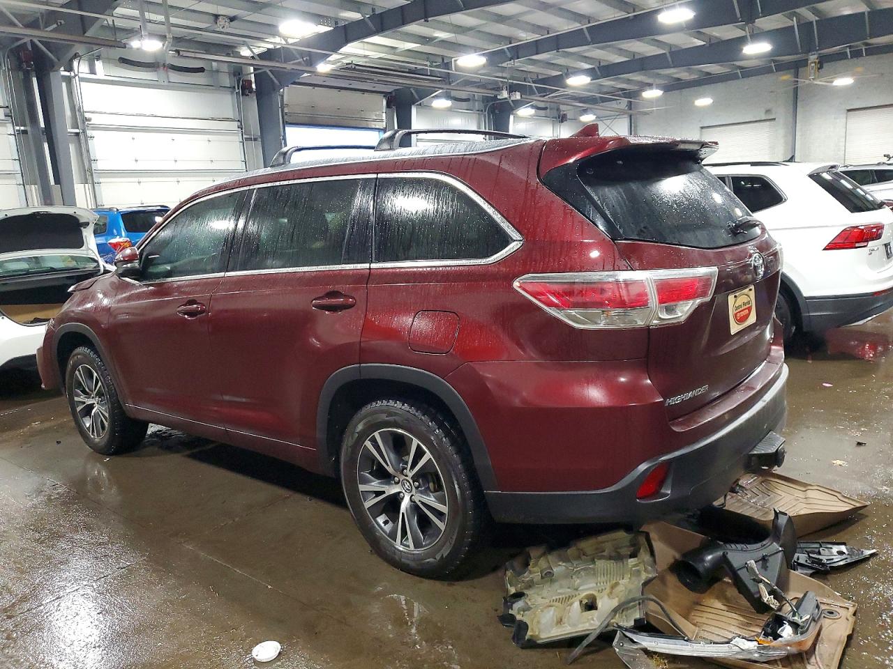 2016 TOYOTA HIGHLANDER XLE photo 3