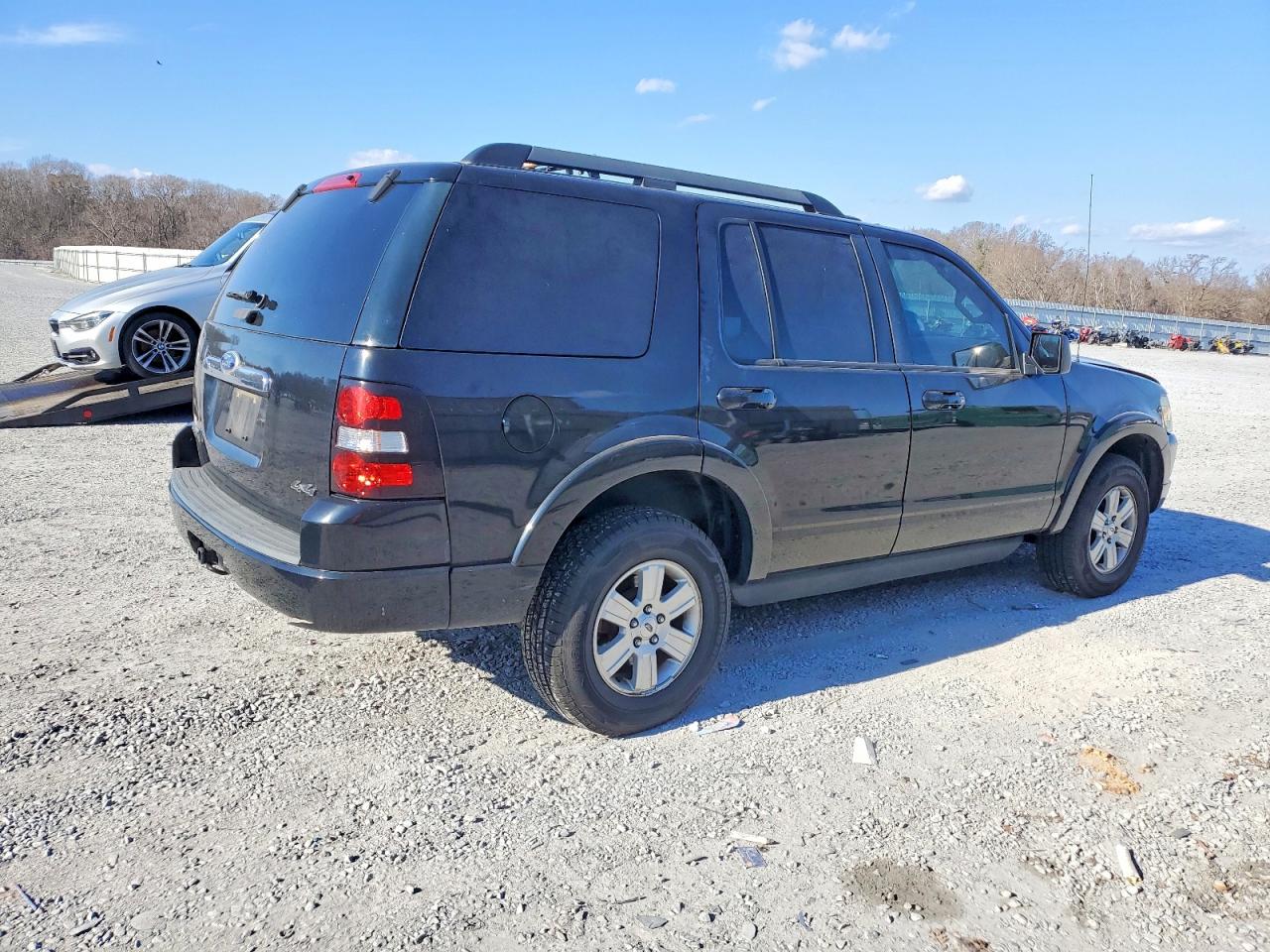 2010 FORD EXPLORER XLT photo 3