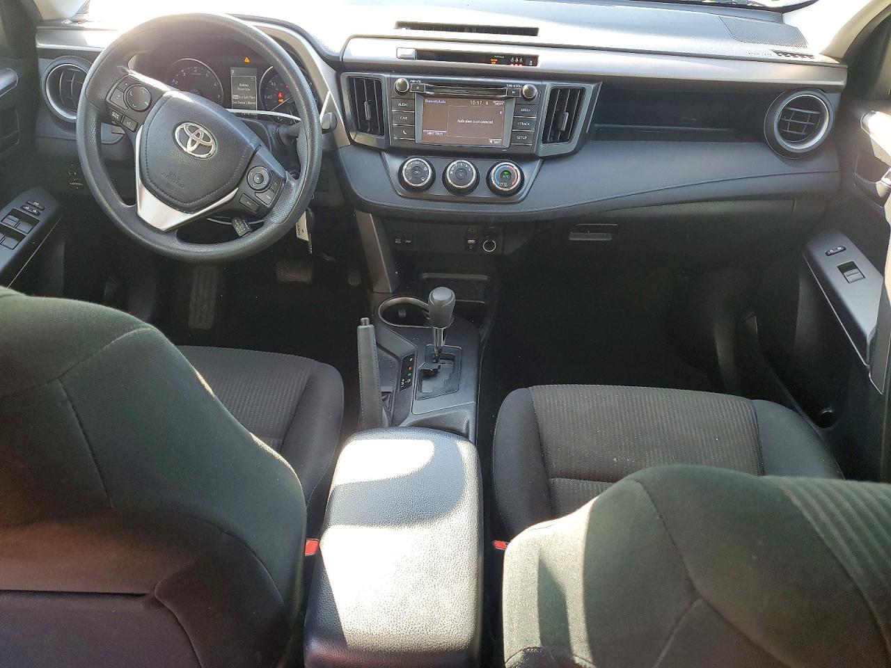 2018 TOYOTA RAV4 LE photo 8