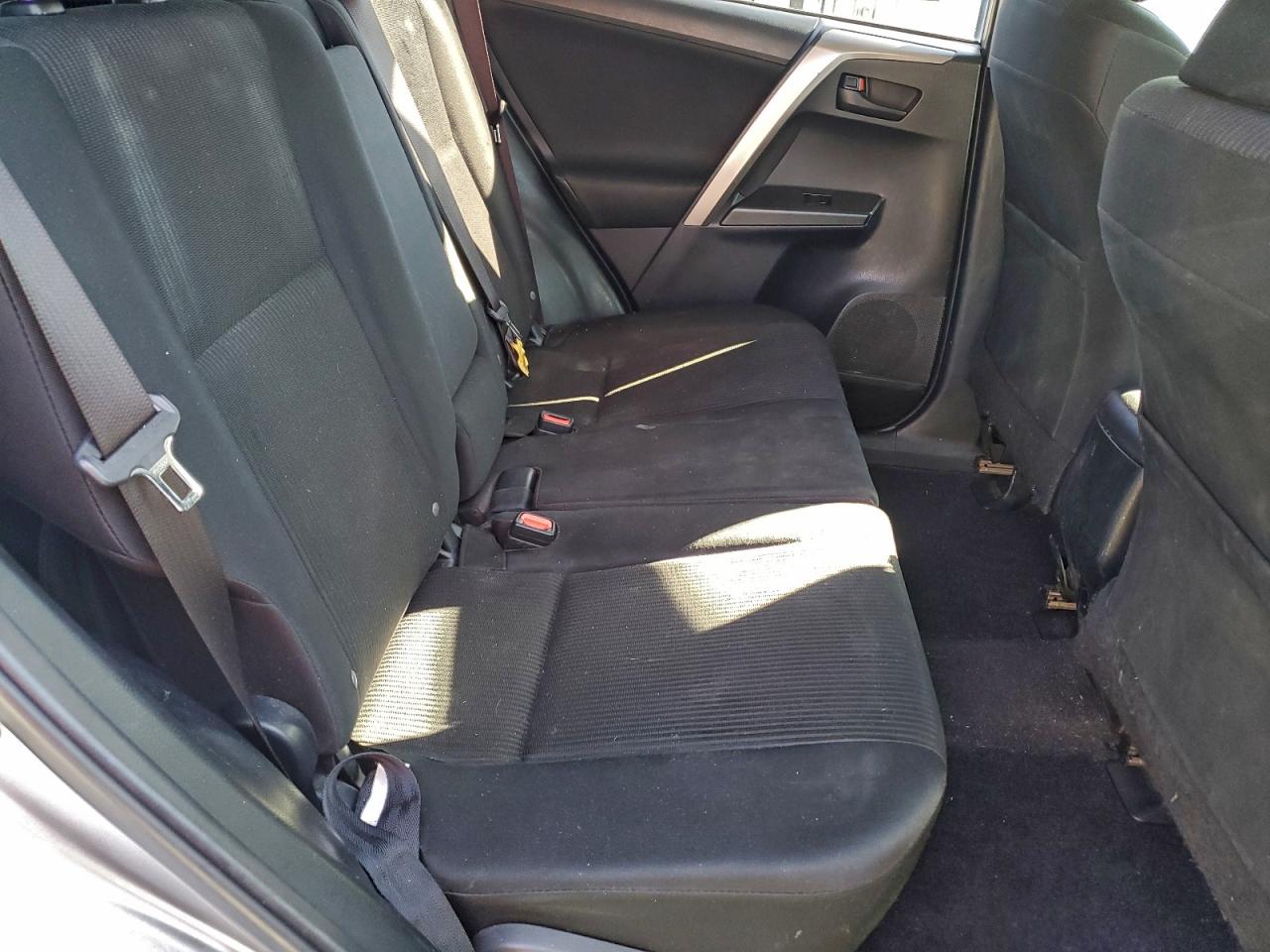 2018 TOYOTA RAV4 LE photo 10