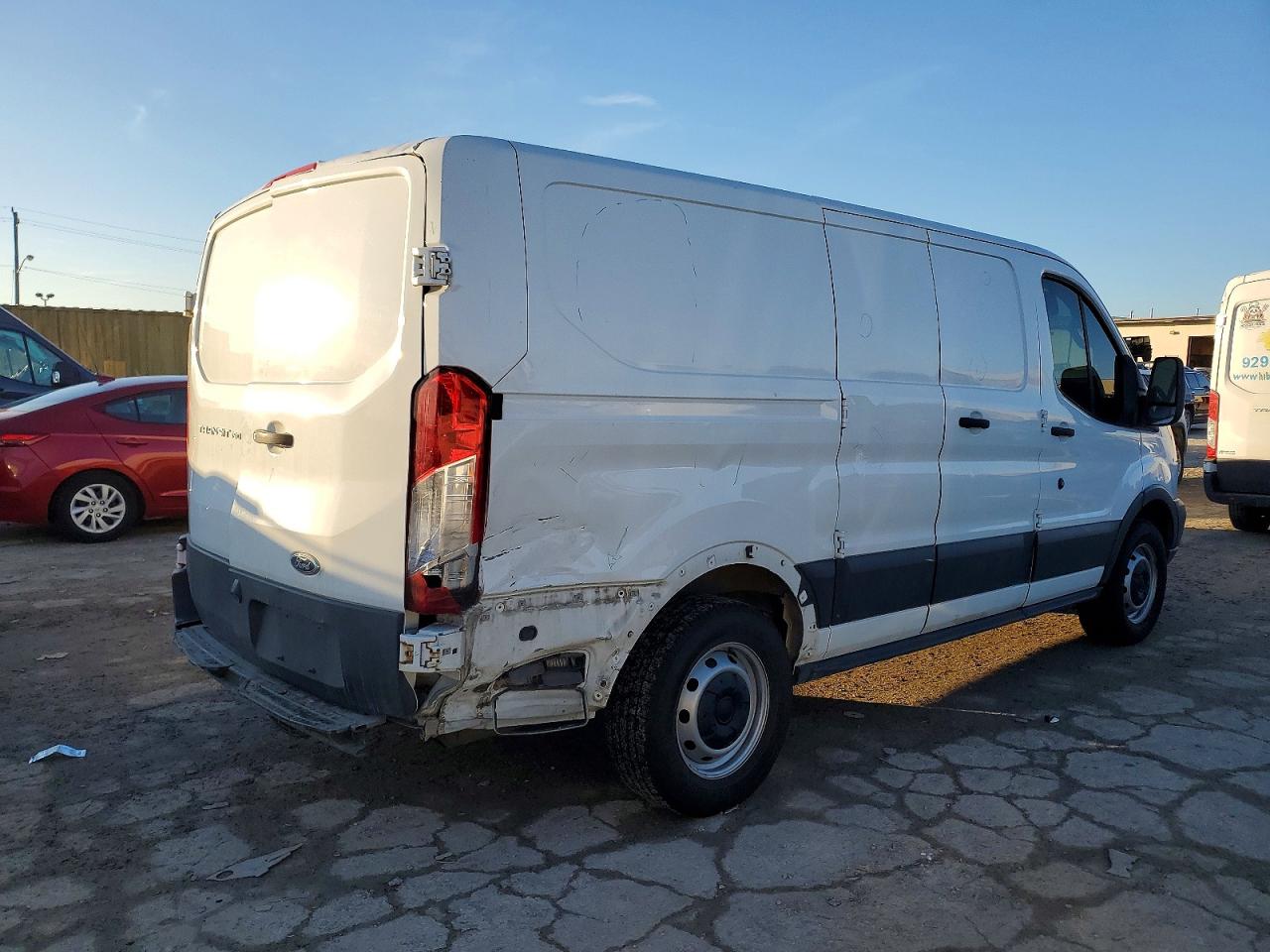 2018 FORD TRANSIT T-150 photo 3