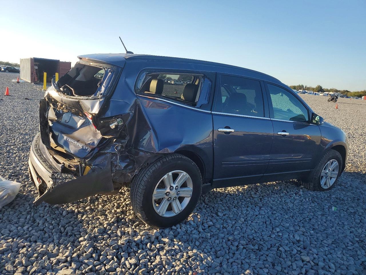 2014 CHEVROLET TRAVERSE LT photo 3
