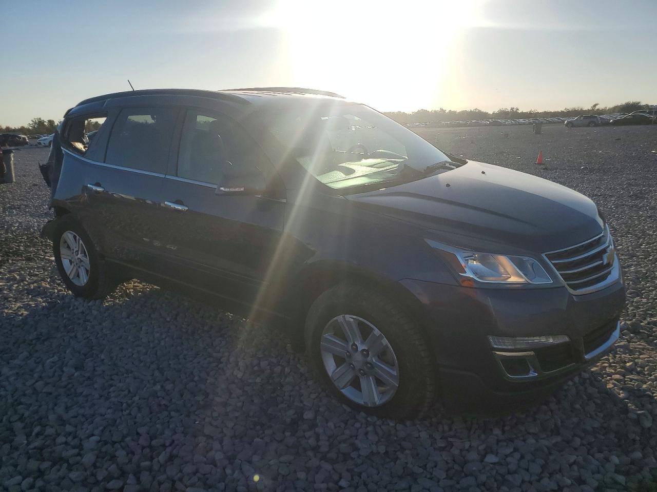2014 CHEVROLET TRAVERSE LT photo 4