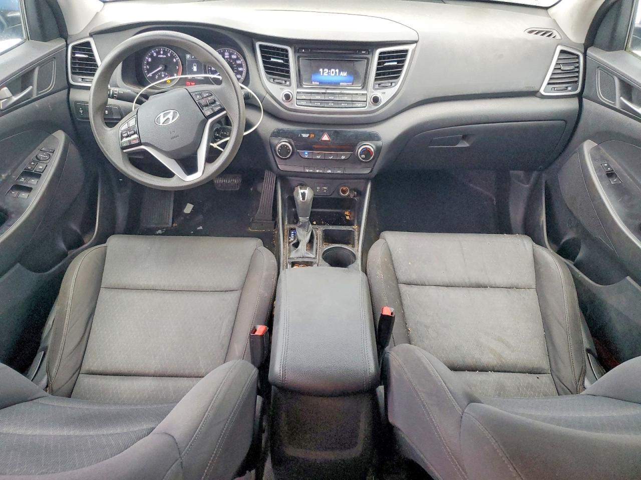 2017 HYUNDAI TUCSON SE photo 8