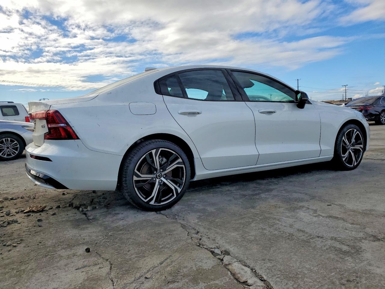 2024 VOLVO S60 CORE photo 3