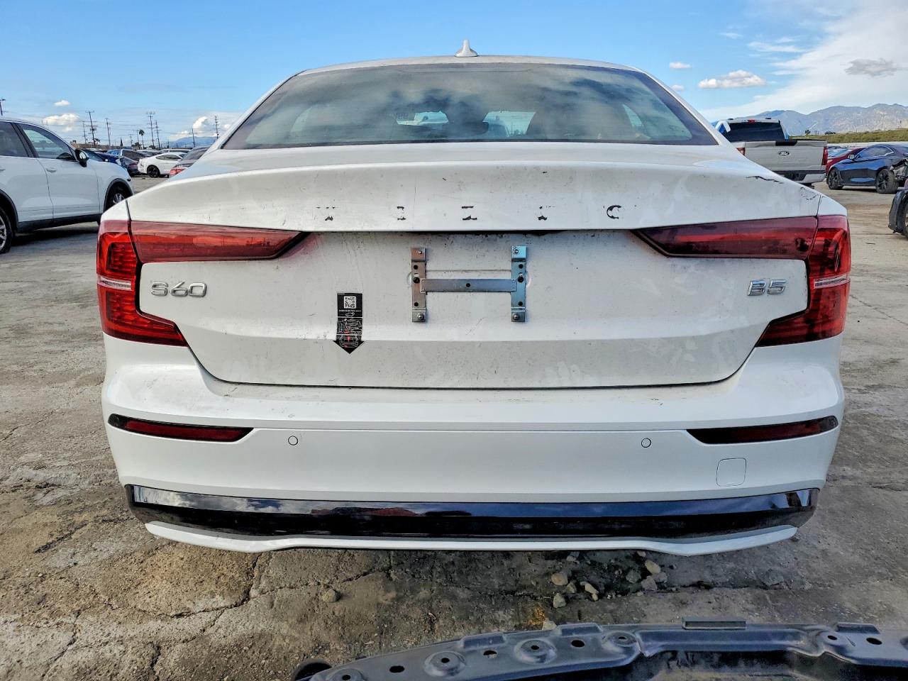2024 VOLVO S60 CORE photo 6
