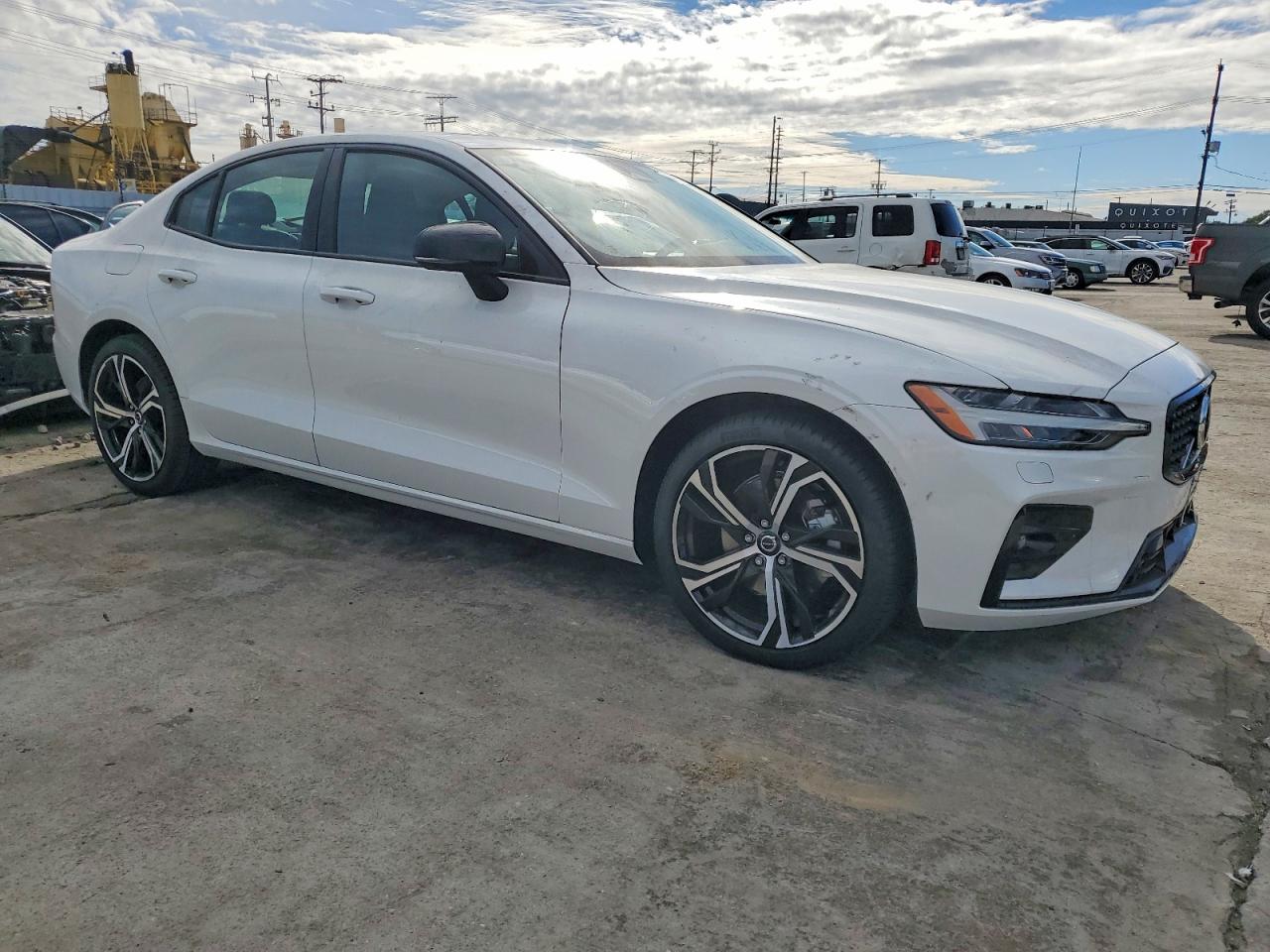 2024 VOLVO S60 CORE photo 4