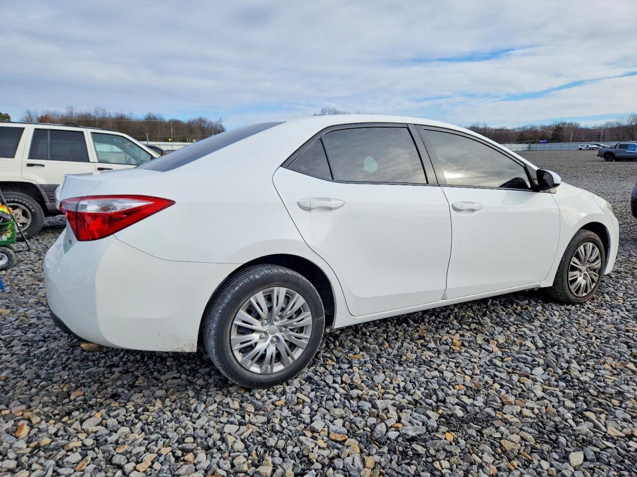 2014 TOYOTA COROLLA L photo 3