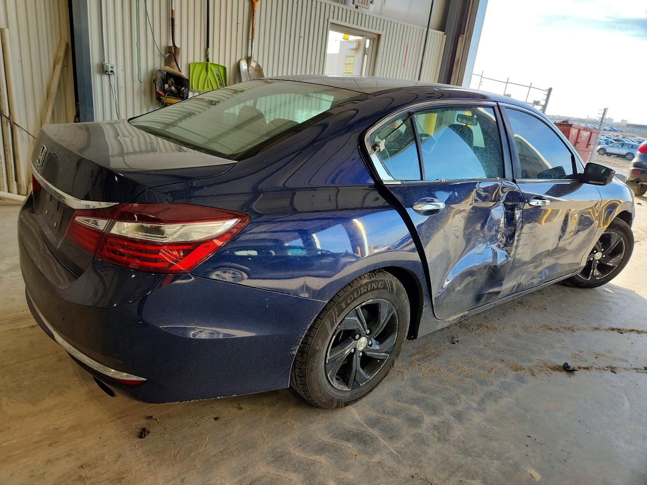 2016 HONDA ACCORD LX photo 3