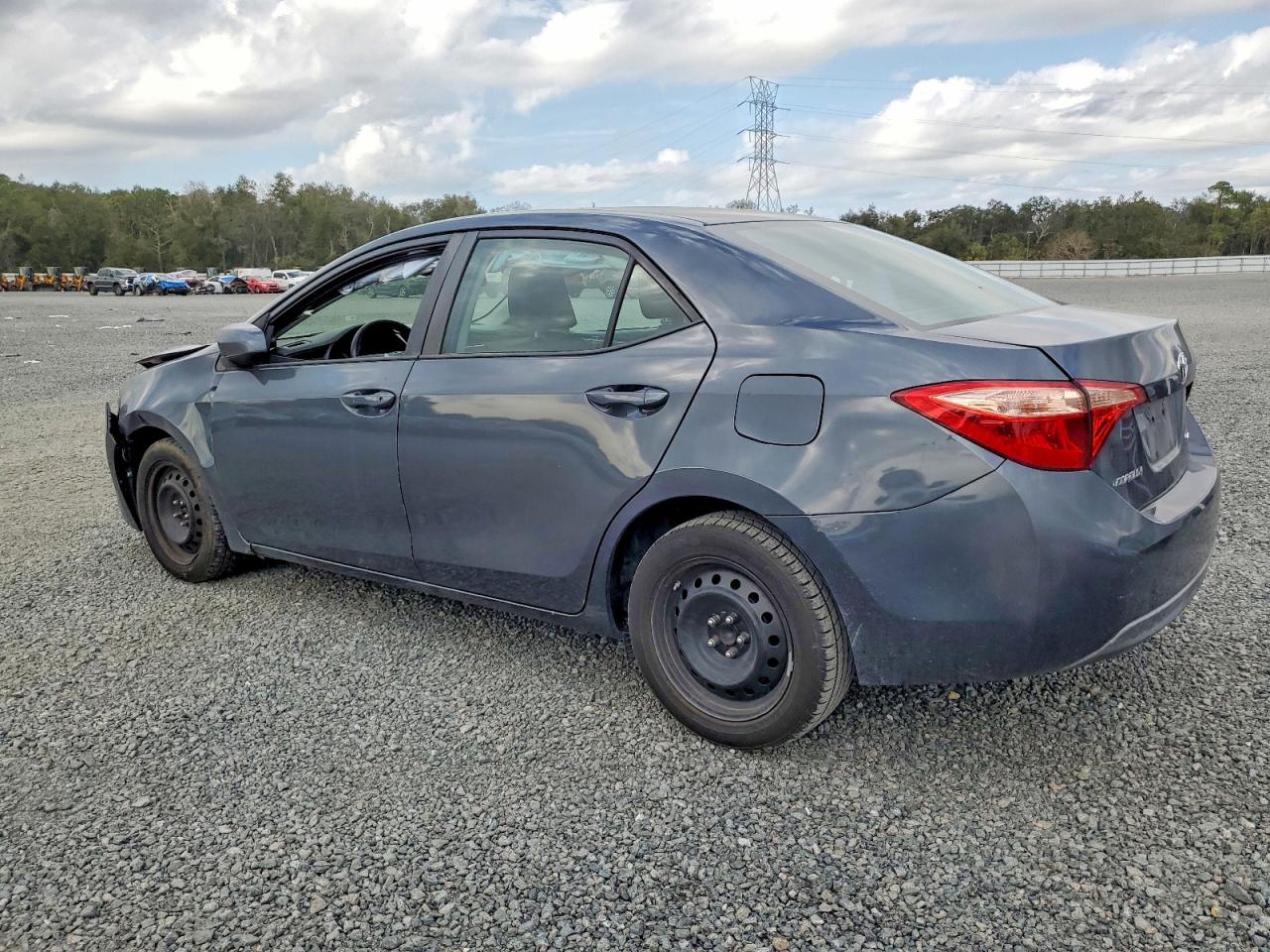 2018 TOYOTA COROLLA L photo 2