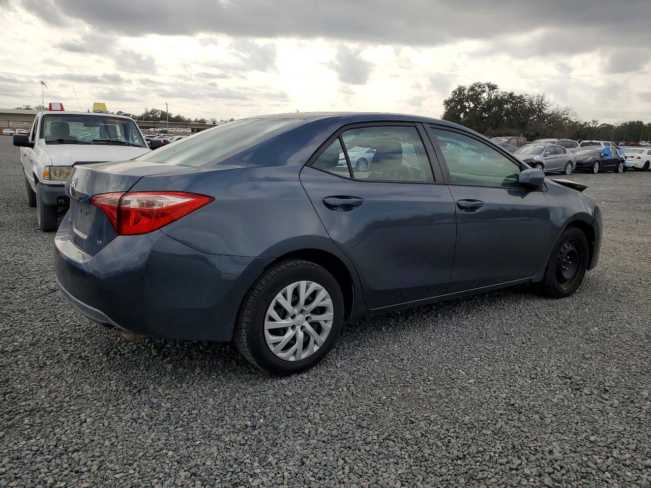 2018 TOYOTA COROLLA L photo 3