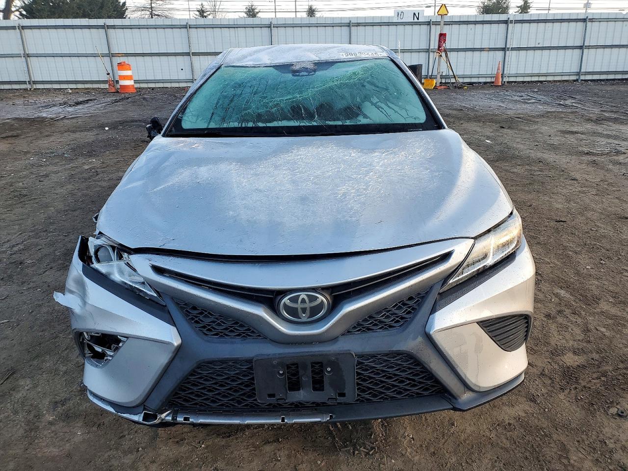 2019 TOYOTA CAMRY SE photo 5