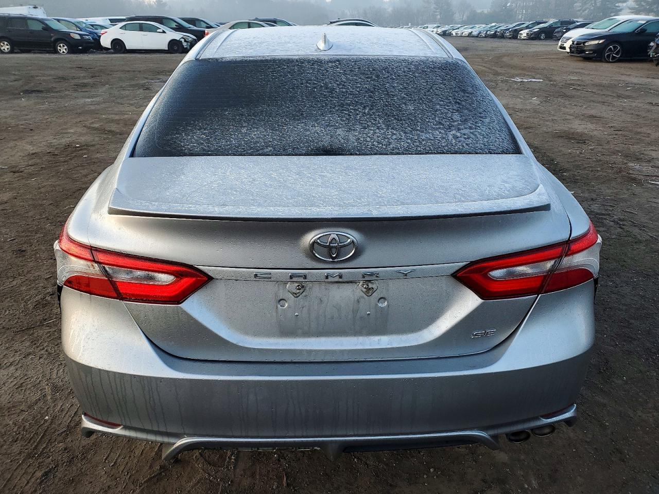 2019 TOYOTA CAMRY SE photo 6