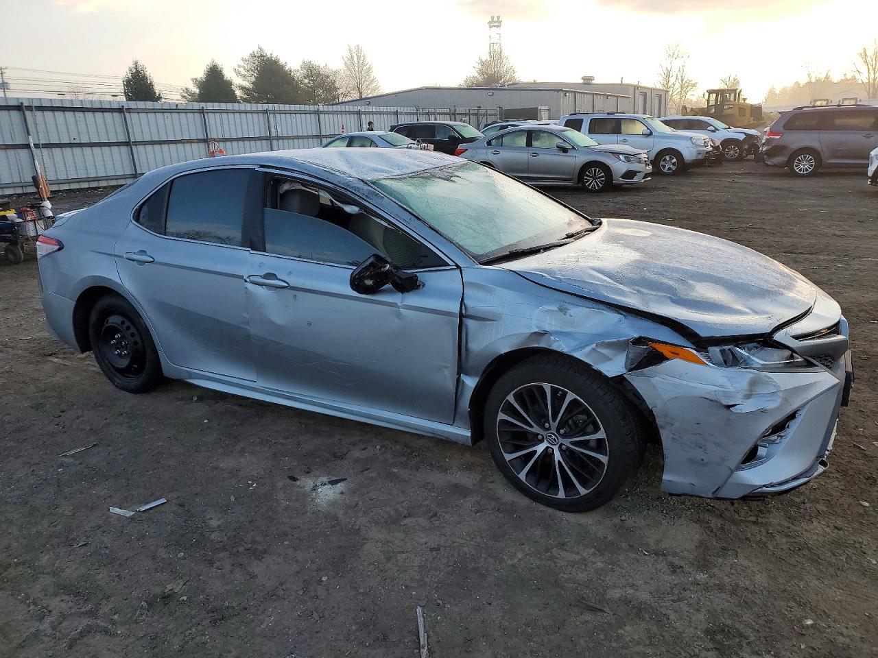 2019 TOYOTA CAMRY SE photo 4