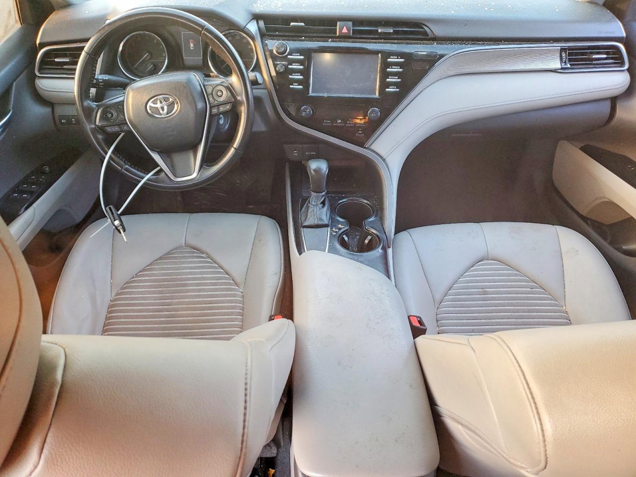 2019 TOYOTA CAMRY SE photo 8