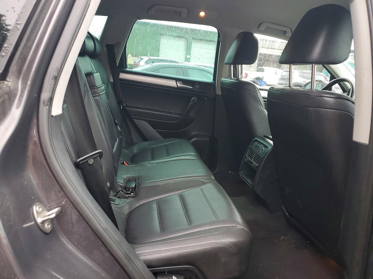 2011 VOLKSWAGEN TOUAREG V6 TDI photo 11
