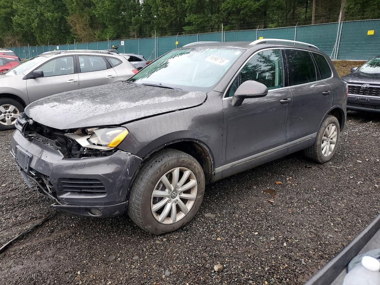 2011 VOLKSWAGEN TOUAREG