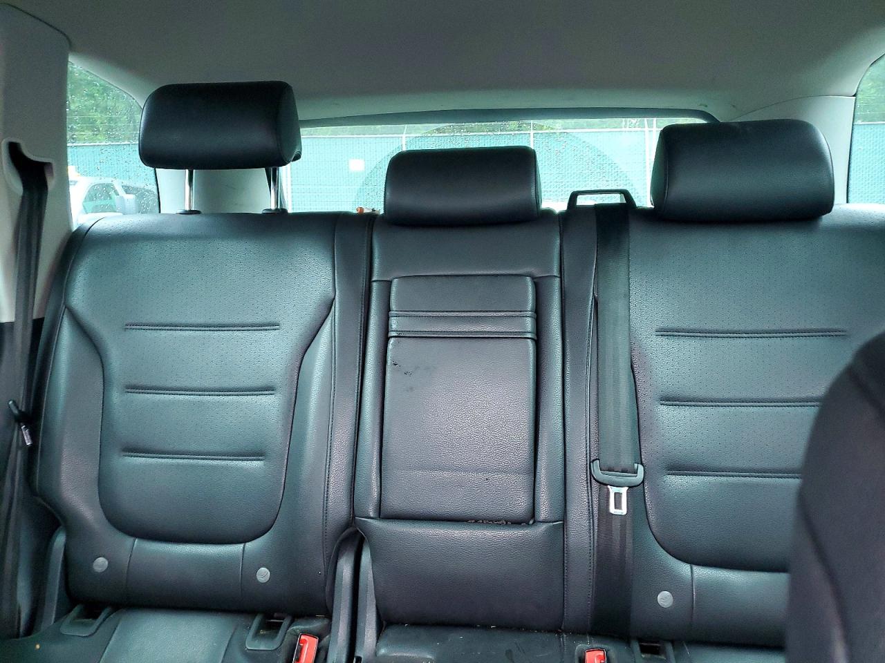 2011 VOLKSWAGEN TOUAREG V6 TDI photo 10