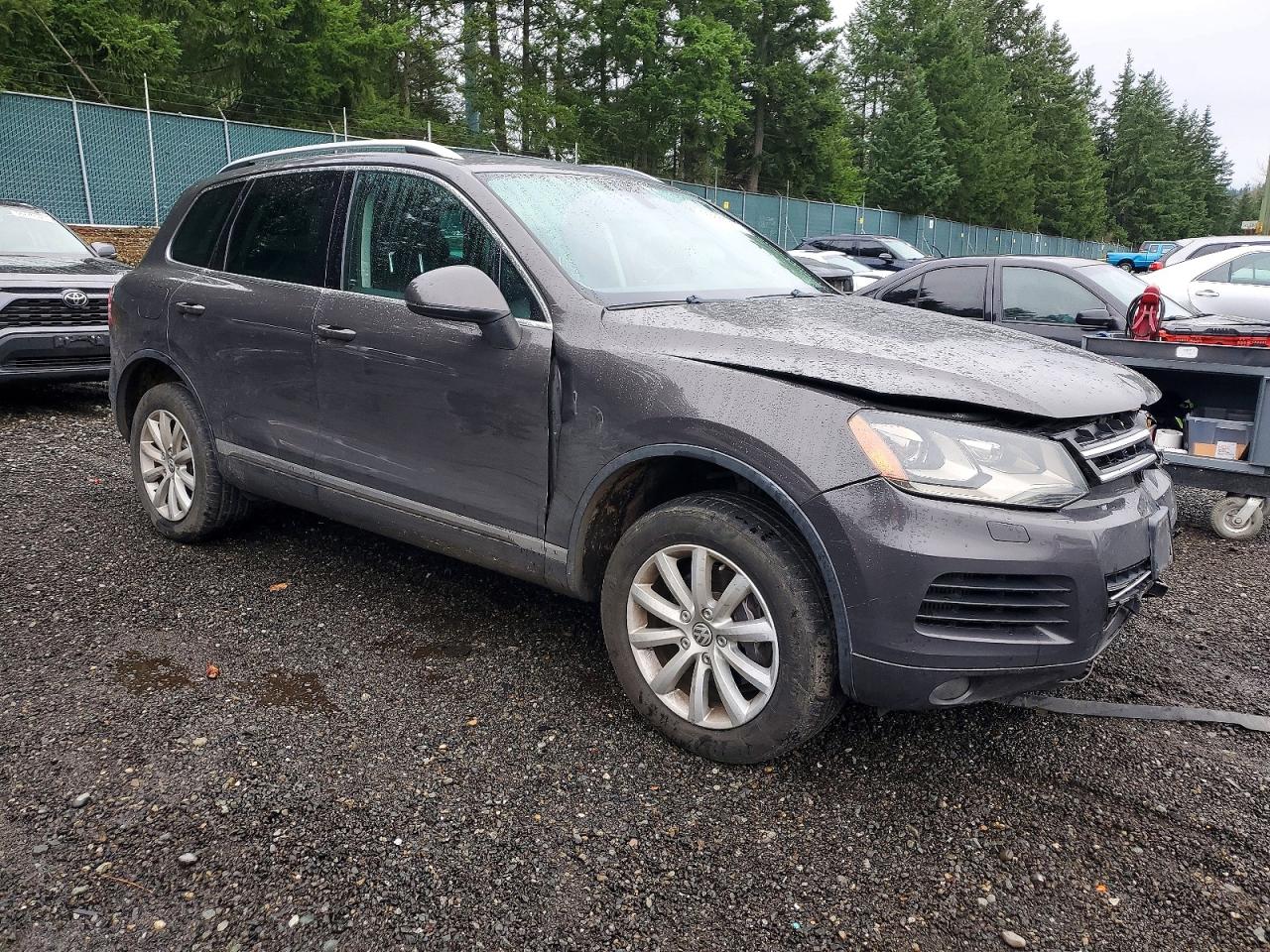 2011 VOLKSWAGEN TOUAREG V6 TDI photo 4