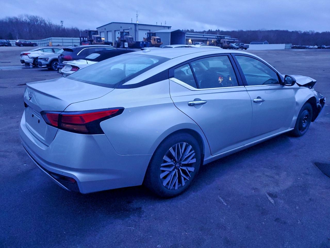 2025 NISSAN ALTIMA SV photo 3