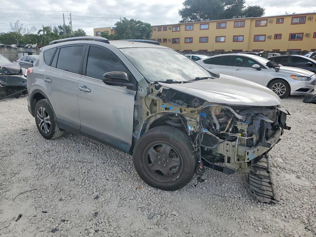 2017 TOYOTA RAV4 LE photo 4