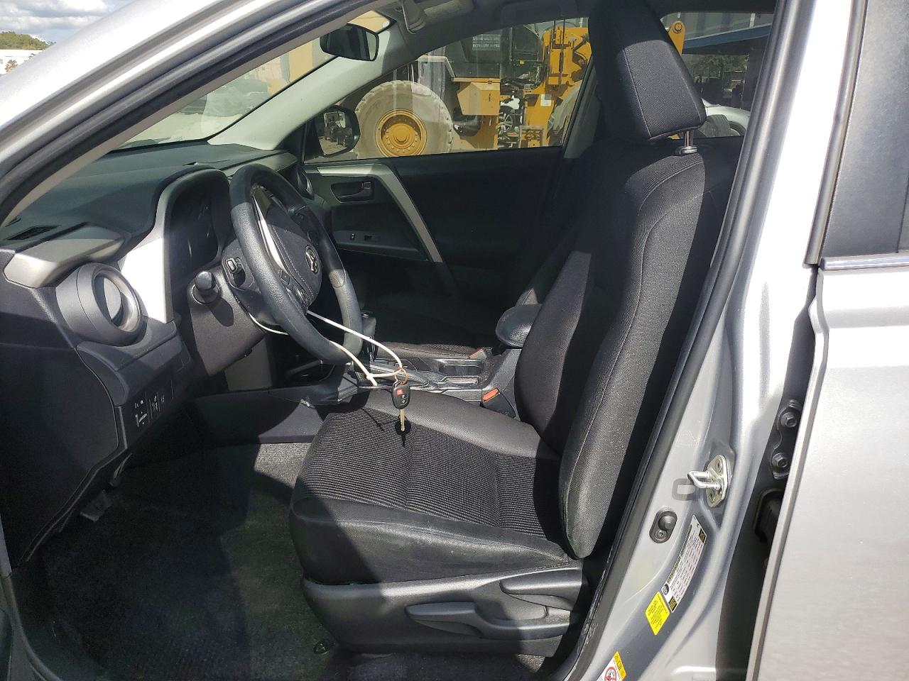 2017 TOYOTA RAV4 LE photo 7