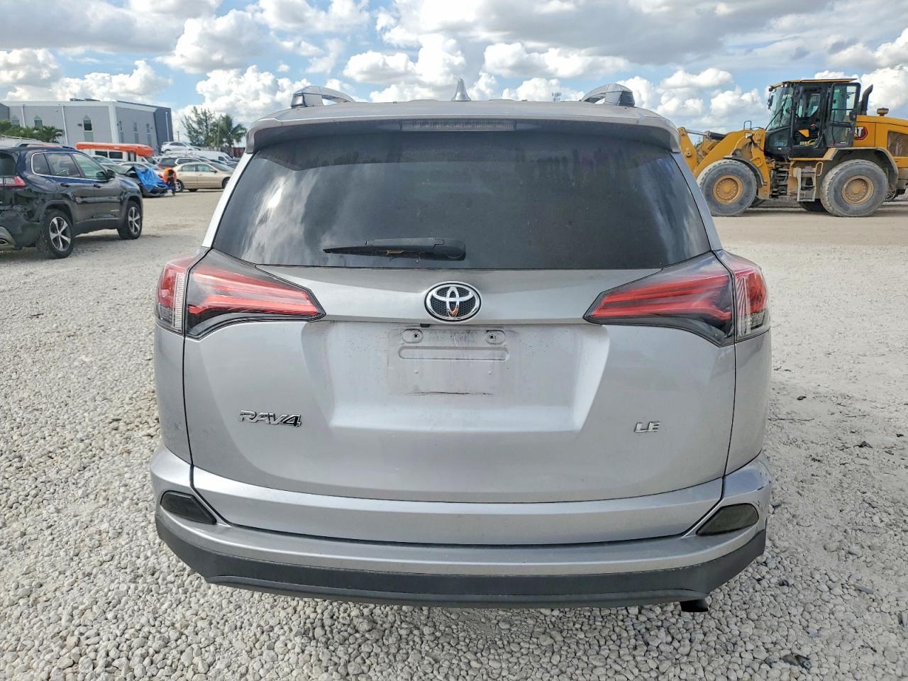 2017 TOYOTA RAV4 LE photo 6