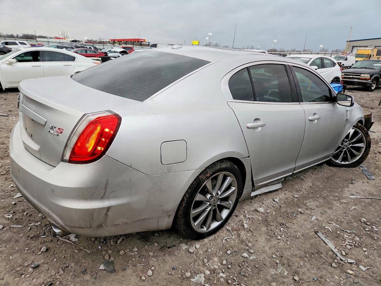 2010 LINCOLN MKS photo 3