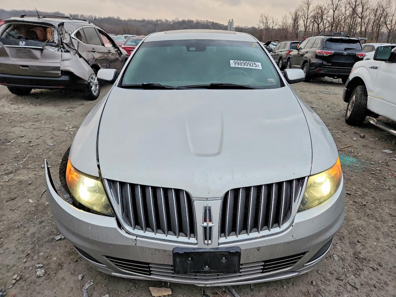 2010 LINCOLN MKS photo 5