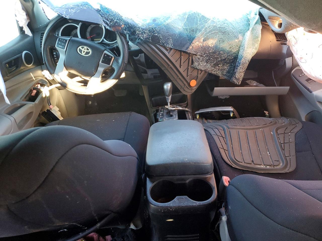 2012 TOYOTA TACOMA photo 8