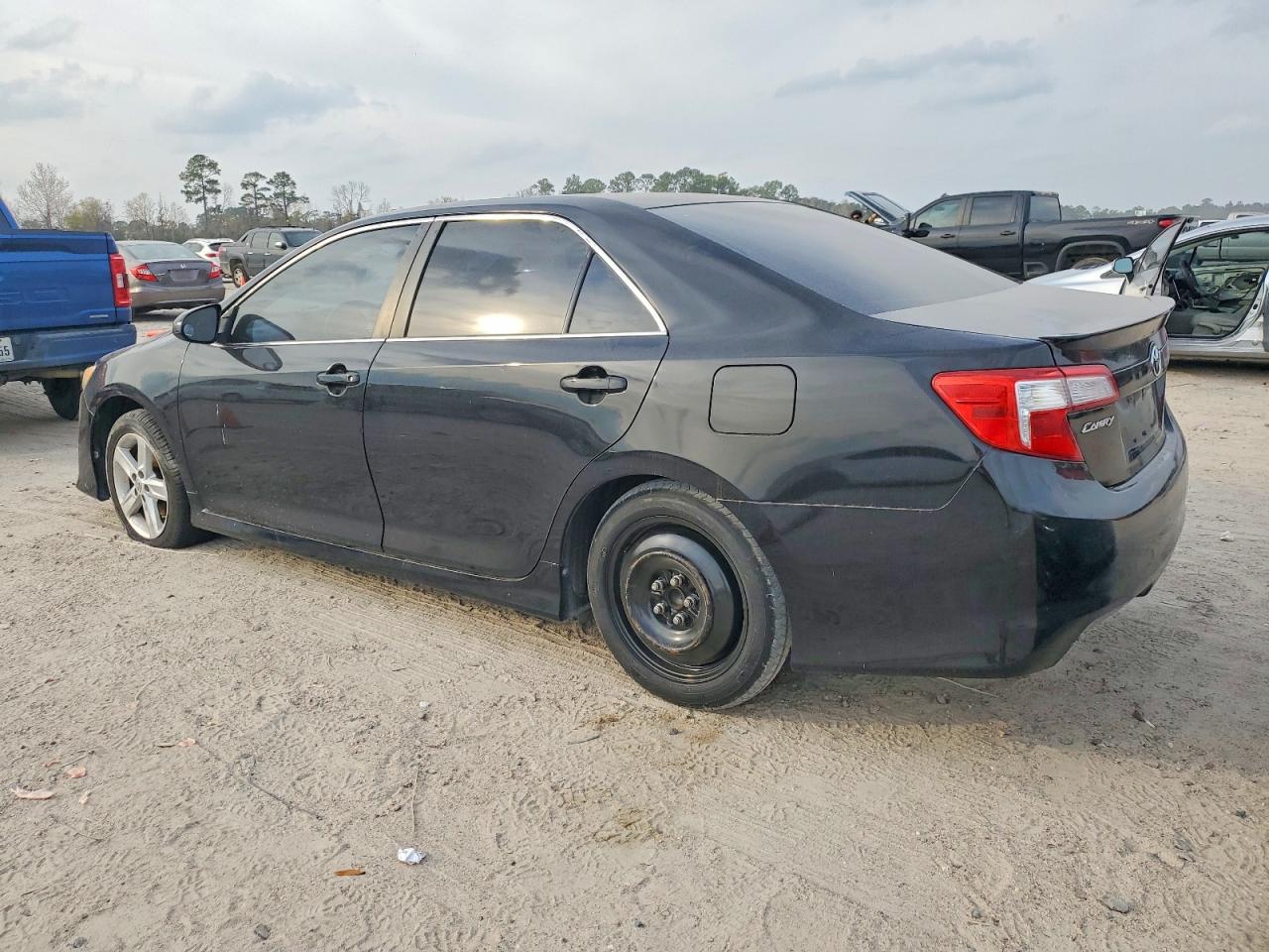 2013 TOYOTA CAMRY L photo 2