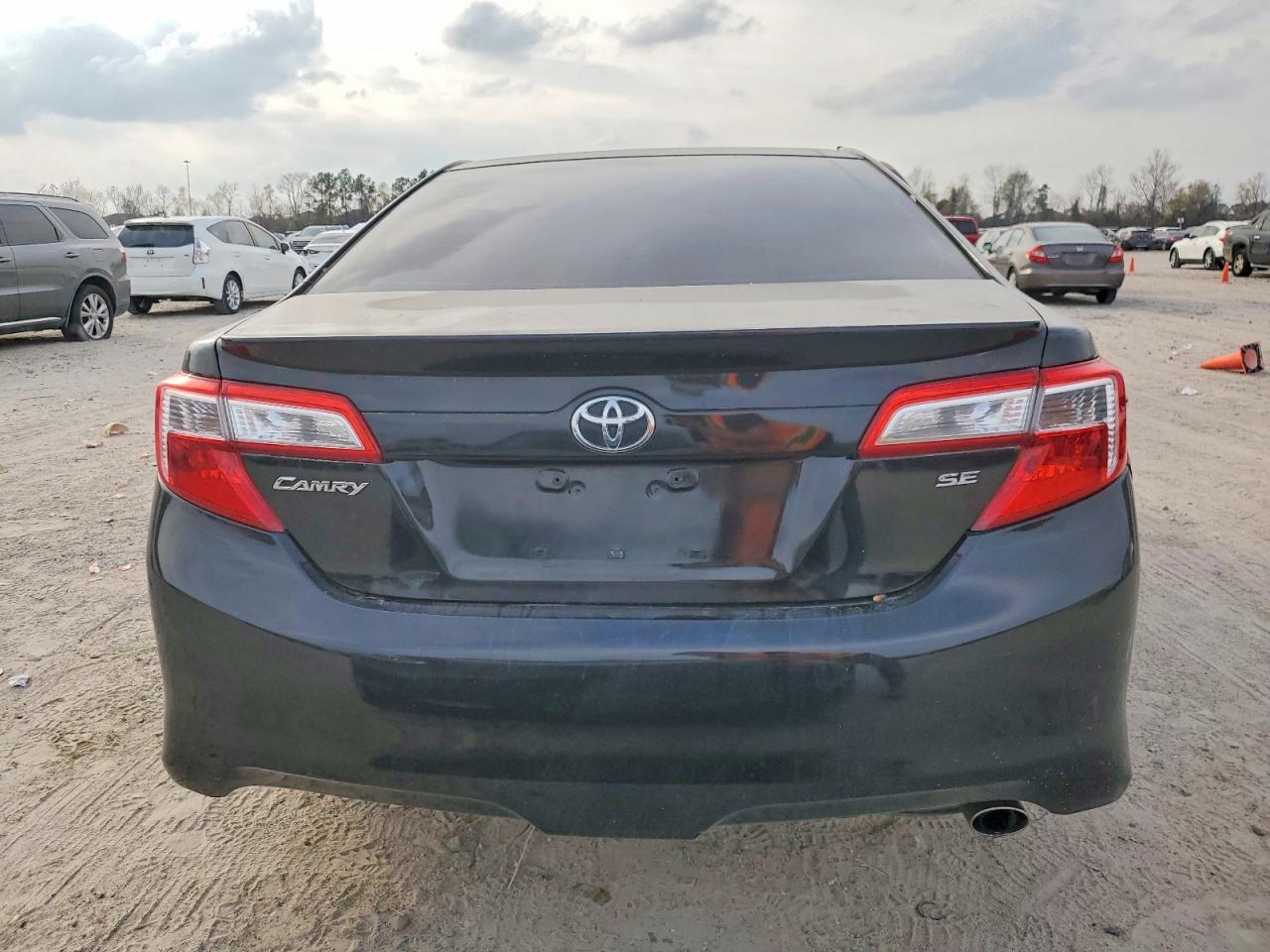 2013 TOYOTA CAMRY L photo 6