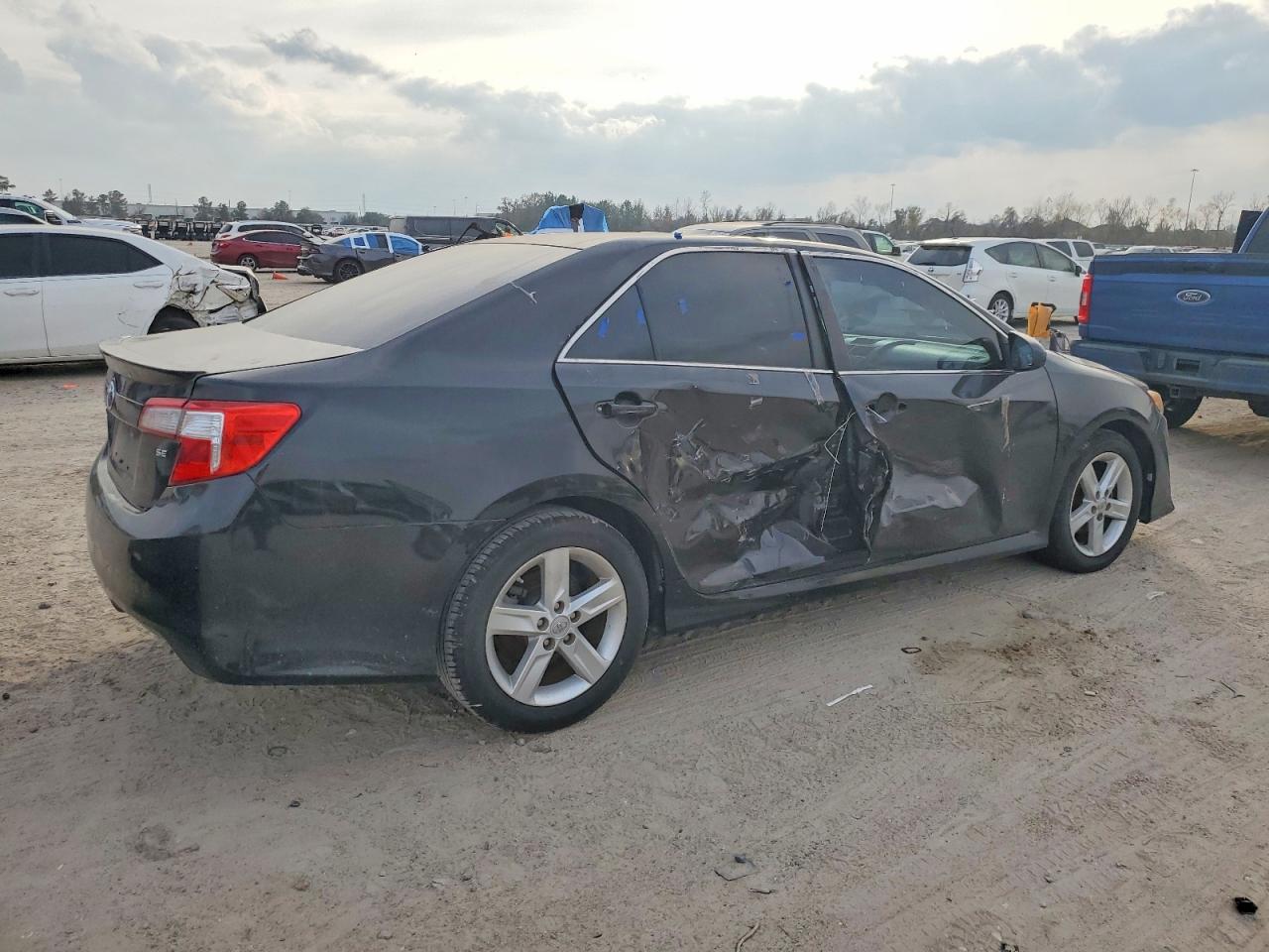 2013 TOYOTA CAMRY L photo 3