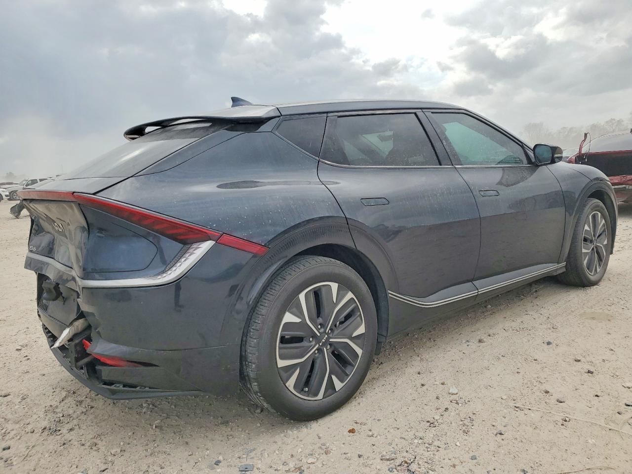 2022 KIA EV6 photo 3