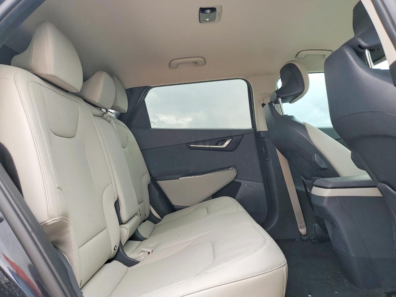 2022 KIA EV6 photo 10